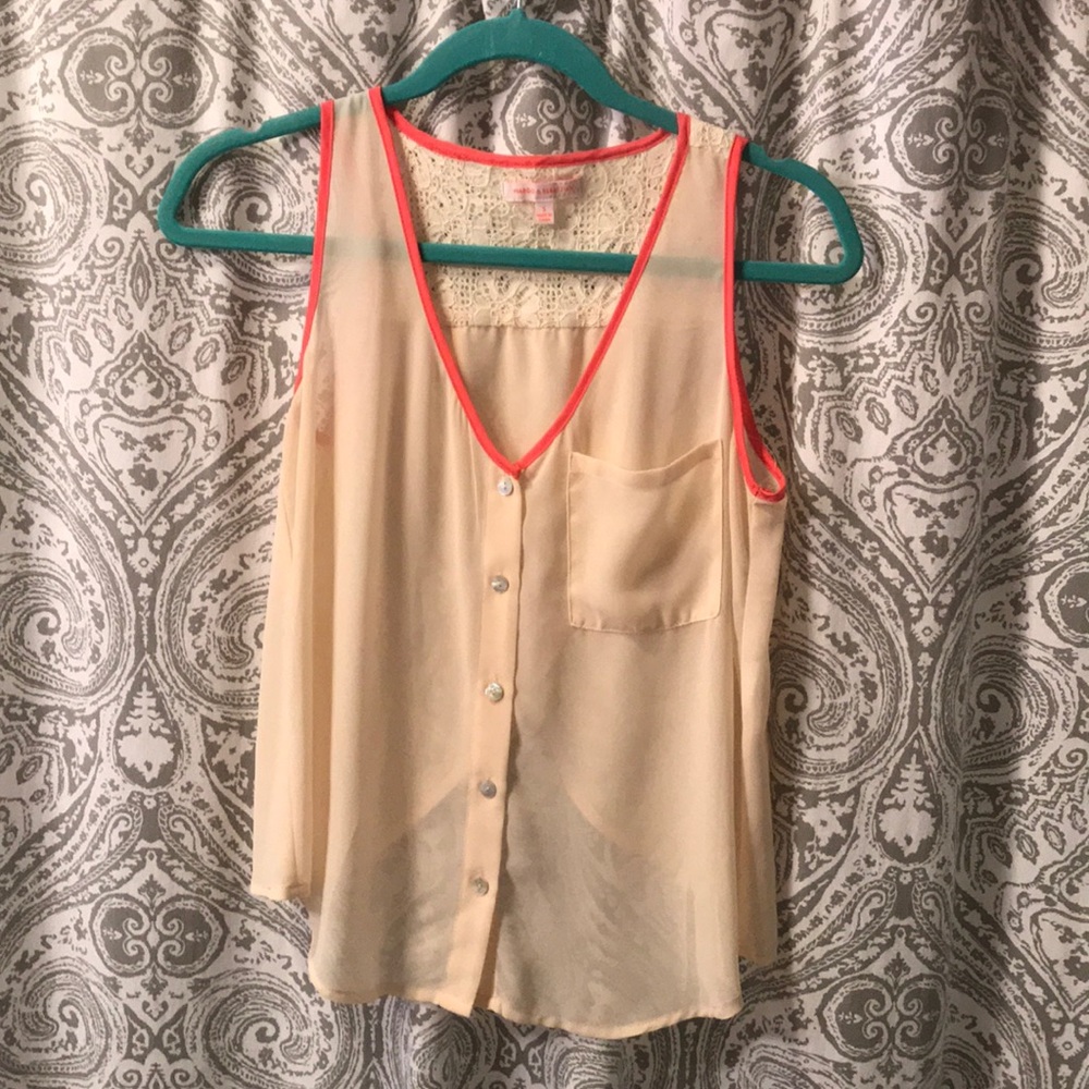Super cute open back tank!